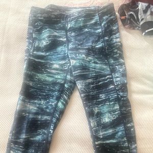 Lululemon Cropped Wunder Trains with Pockets. Size 8